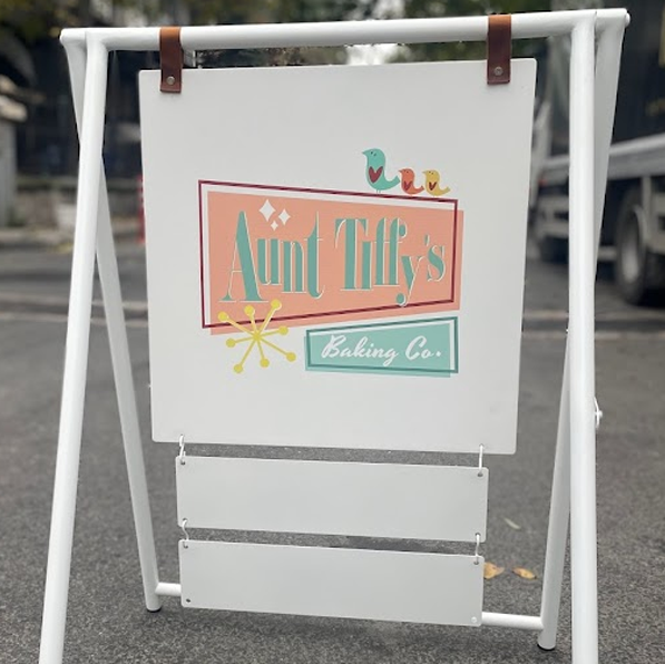 Portable double-sided A-frame sidewalk sign stands out in the outdoor space or entrance of your business. This sign, which can be used printed or blank, is ideal for displaying menus, promotions, or daily announcements. Known as a ‘sidewalk sandwich sign’ and ‘storefront A-frame sign.