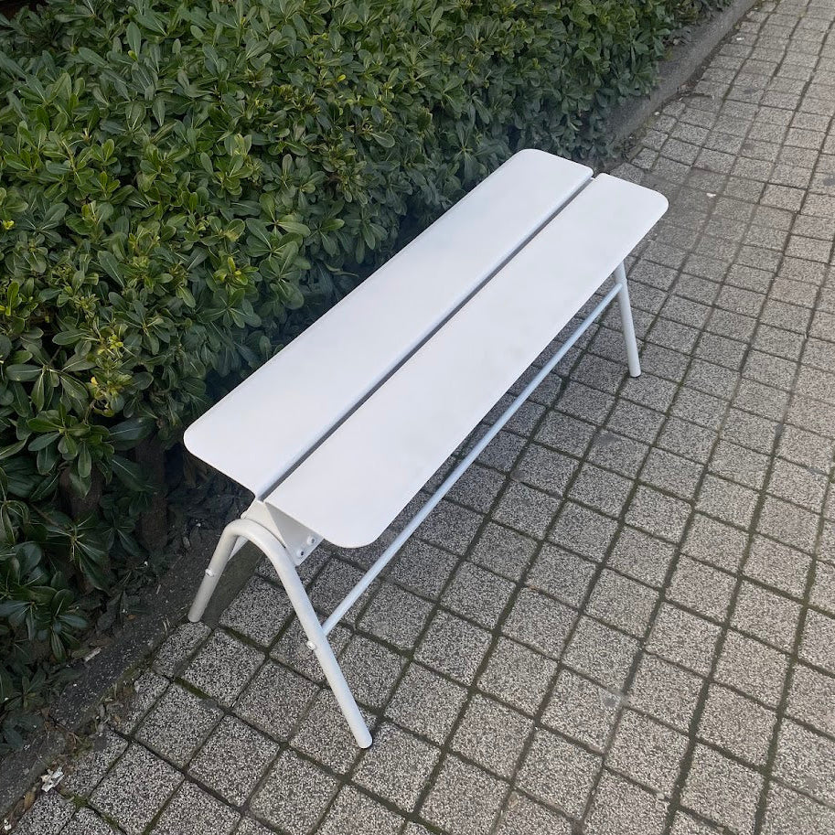 Enjoy the versatility of the Branded Bench, with a variety of color choices and panel customization options to suit your needs.