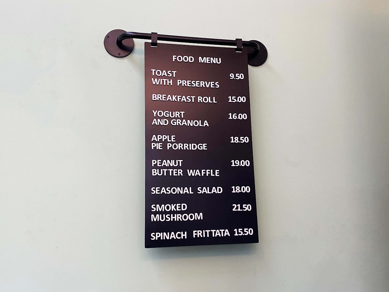 This magnetic menu board offers flexibility for updating menus and prices. With magnetic letters that can be rearranged quickly, the board is ideal for cafes and restaurants needing frequent updates. The clean, professional design ensures a polished appearance, and it’s easy to update the content without hassle.

