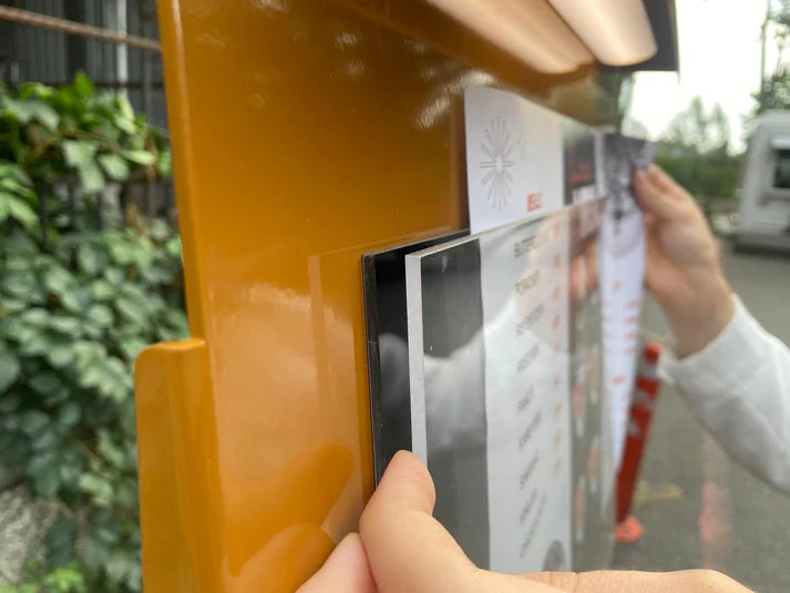 One of the key benefits of the Rechargeable Led Menu Board is its ability to be used both indoors and outdoors. Whether you're displaying your menu inside your restaurant or showcasing promotions outside your shop, the board provides the flexibility and durability you need. The wireless charging system allows you to set it up and forget about it, while the detachable LED light feature offers even more versatility, making it an excellent tool for both daytime and nighttime use. The Rechargeable Led Menu Boar