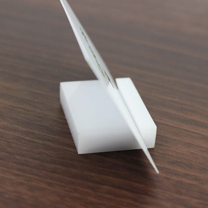 A sturdy and durable table card holder ensures that event attendees can easily identify tables and numbers, adding a touch of professionalism to your gatherings.

