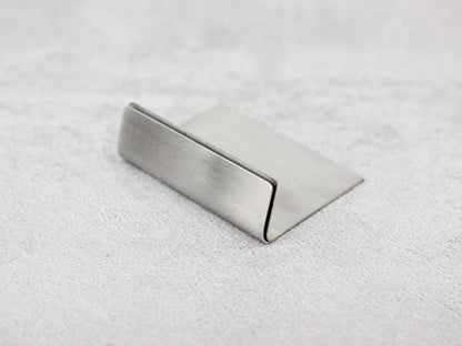With dimensions of 4x3x1 cm, it fits easily in tight spaces. Use it to display product labels, prices, or names elegantly. Its durable construction makes it suitable for various environments, from cafés to boutique stores.

