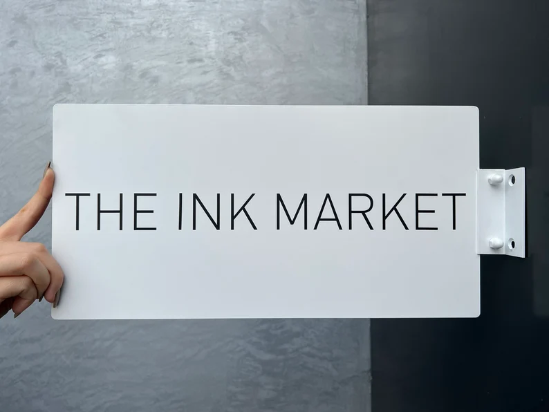 Our customizable rectangular blade sign features double-sided printing with options for personalized size, color, and logo. Ideal for storefronts and cafes, this high-quality sign is an excellent branding tool. Made from durable metal, it’s suitable for both indoor and outdoor environments.
