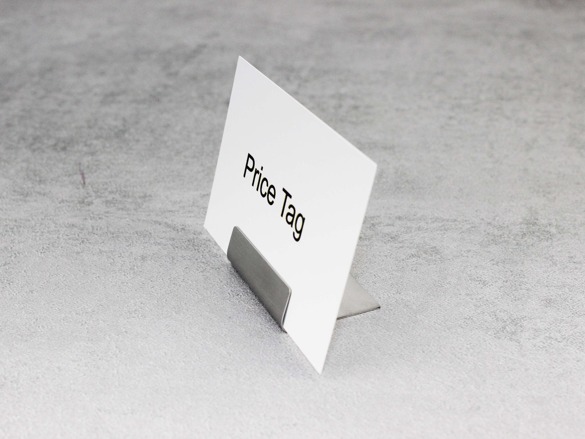 This stainless steel card holder provides a sleek way to label products in cafés and bakeries. Because it resists corrosion and has a polished finish, it ensures long-lasting elegance. Its compact 4x3x1 cm size is perfect for food counters or bakery shelves.

Showcase price tags or product names clearly and stylishly. Ideal for labeling pastries, baked goods, or retail products, and because of its sturdy material, it’s suitable for any professional environment.

