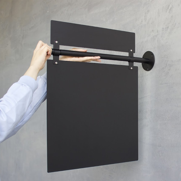 Double-Sided Design: This flag sign offers a double-sided printing option, allowing you to effectively convey your message on both surfaces. It increases visibility by reaching customers from different angles.

