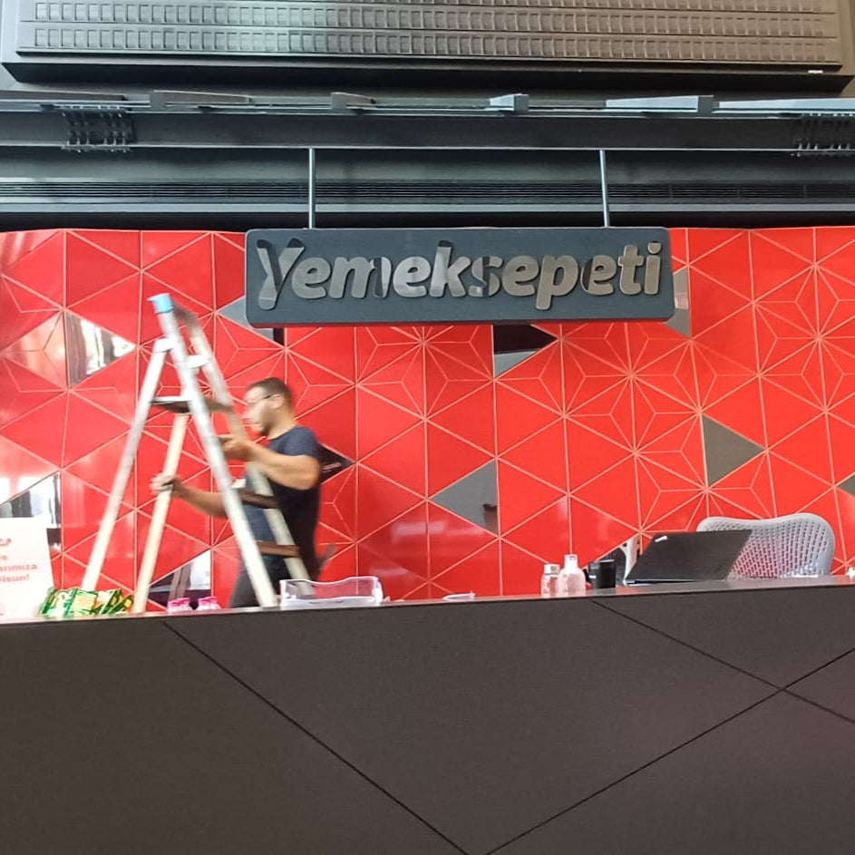 Display case with a red geometric pattern and 'Yemeksepeti' branding.