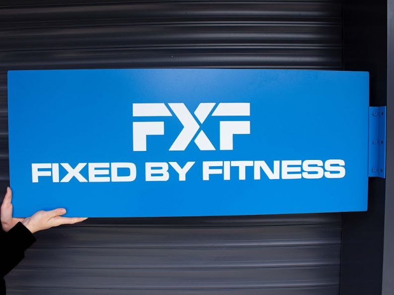 Create a unique rectangular blade sign with double-sided printing that you can customize in size, color, and logo. Perfect for storefronts, cafes, and restaurants, this durable metal sign ensures high visibility and effective branding. Designed for both indoor and outdoor use.