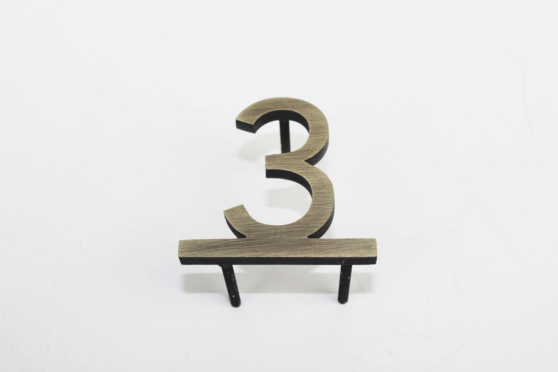 For those who appreciate luxury in every detail, this premium room number sign delivers unmatched elegance. The high-end finish and precision-cut numbers create an upscale appearance suitable for luxury hotels, fine dining establishments, and exclusive residences. Its sleek, modern appeal enhances both contemporary and classic settings, adding a distinguished touch to any space.