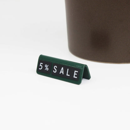 "Improve menu displays in your restaurant with magnetic pricing signs, offering a polished, professional look while being easy to modify."

"Unboxed set featuring 20 durable holders and 500 magnetic symbols for creative organization."

