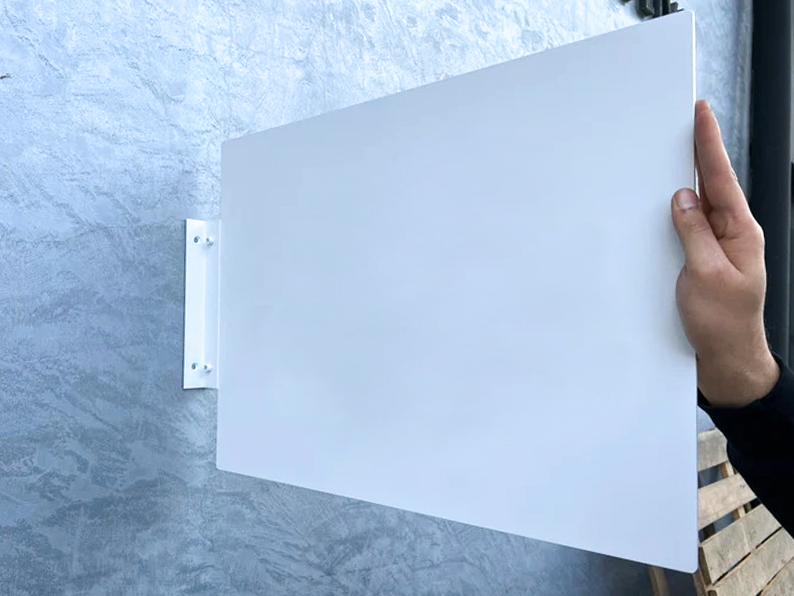 Create a distinctive rectangular blade sign with double-sided printing. You can personalize the size, color, and logo to fit your brand. Ideal for small businesses, restaurants, and cafes, this high-quality metal sign is perfect for promoting your brand indoors or outdoors.


