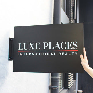 Custom Rectangular Blade Sign: Attract Attention from All Angles - Adroniki