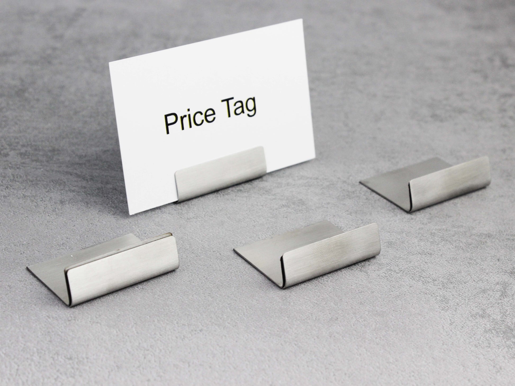 This stainless steel price tag card holder combines functionality with a modern aesthetic. Its sleek design elevates any buffet or retail space, and because it’s made of stainless steel, it resists corrosion and ensures lasting quality.