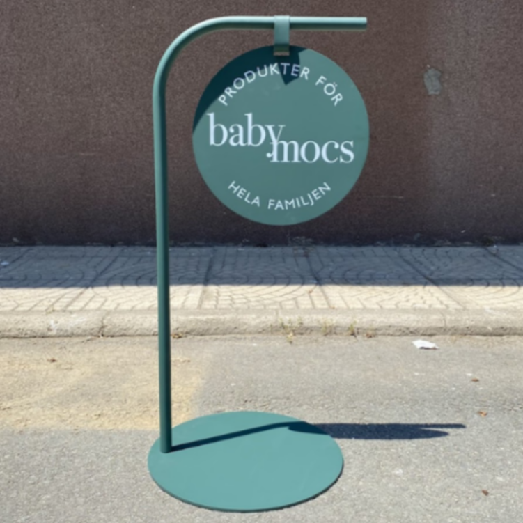 Double-sided round panel sidewalk sign, designed to grab attention outside cafes and restaurants. Personalizable with logos, messages, and offers.
