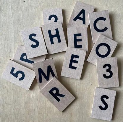 Eco-Friendly Choice: The use of natural wood offers an environmentally friendly alternative, supporting your sustainability efforts.

Customizable Letters: You can personalize your menu with letters in various fonts and styles, reflecting your brand identity.

Suitable for Indoor and Outdoor Use: Designed for versatility, these rails can be used in both indoor and outdoor settings.