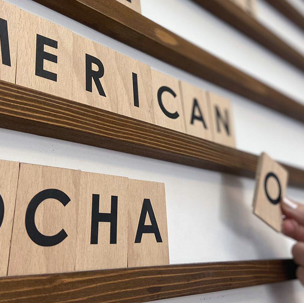 Customizable Letters: You can personalize your menu with letters in various fonts and styles, reflecting your brand identity.

Suitable for Indoor and Outdoor Use: Designed for versatility, these rails can be used in both indoor and outdoor settings.

Reflects the Character of Your Space: The interchangeable letter design adds a unique character to your establishment, enriching the customer experience.