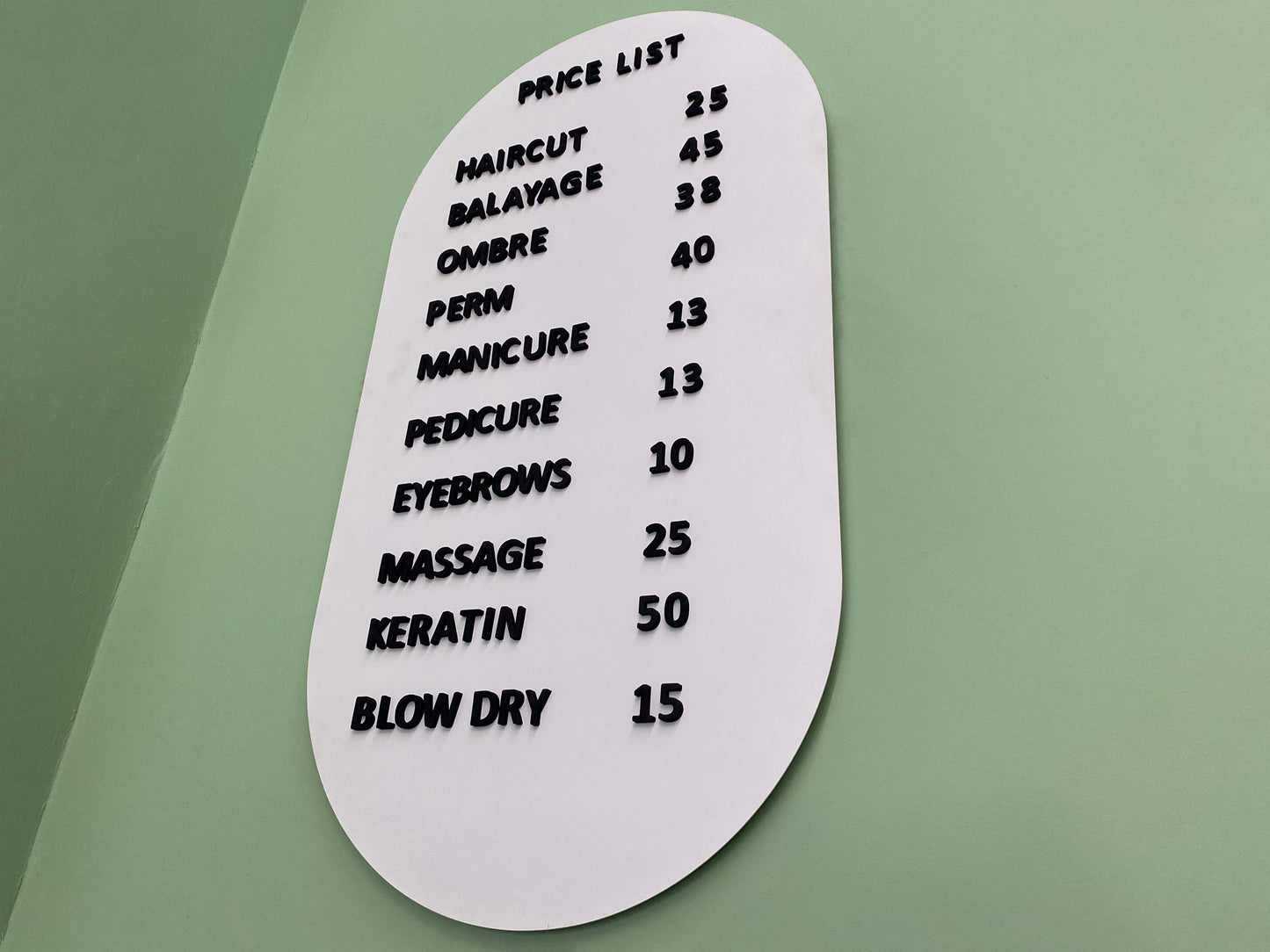 "Constructed from a durable metal body, this magnetic letters menu board is designed for long-term use in busy environments. Its sturdy build makes it ideal for displaying a to-do list or menu, allowing businesses to quickly update their offerings or communicate important messages to customers."

