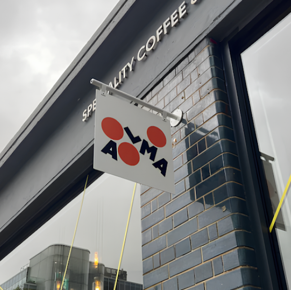 Create a custom flag sign that effectively showcases your brand with eye-catching graphics and double-sided printing. Whether you own a store or run a café, this high-quality flag is also perfect for special events. Its durable construction ensures it withstands harsh weather conditions, making it a reliable choice. With various size and logo options, you can represent your brand in the best way possible.
