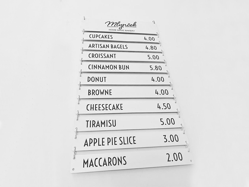 Personalized boards used in events provide direction to participants, organizing the flow of the event. By offering informative content, they help attendees make the most of their experience.

