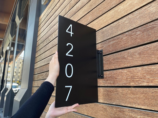 Custom Rectangular Blade Sign: Attract Attention from All Angles - Adroniki