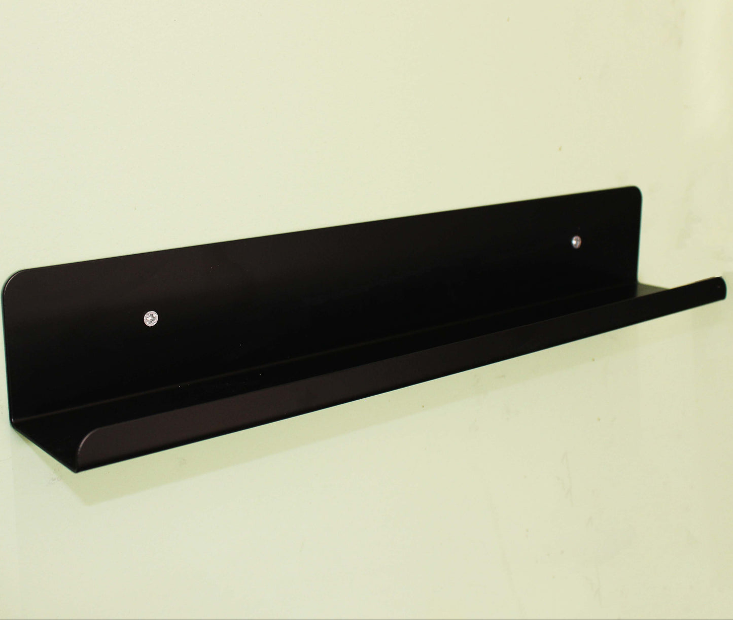 Our wall-mounted metal shelves offer a stylish, sturdy, and customizable storage solution. Available in various sizes and colors, these shelves easily complement your room’s design while saving space. Perfect for kitchens, offices, and cafés, they allow you to organize your essentials neatly and elegantly. These shelves are made for durability, making them ideal for long-term use.

