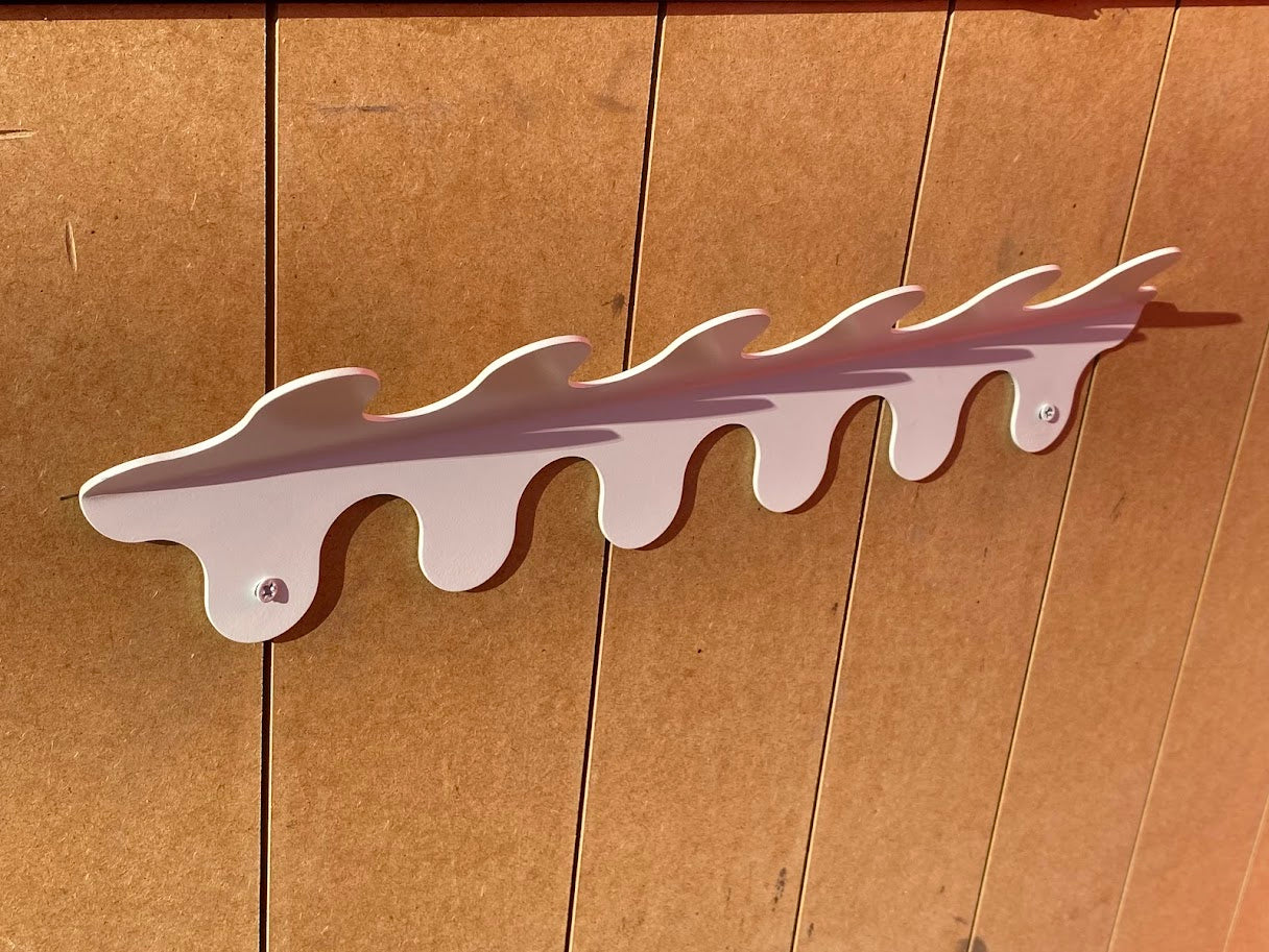 The wavy wall hanger provides a blend of artistic elegance and practical functionality. Designed to be mounted on the wall, it organizes your jackets, bags, or accessories in a way that complements both modern and traditional décor. Made from sturdy metal, it’s durable enough for daily use while offering a sleek, stylish addition to your space.


