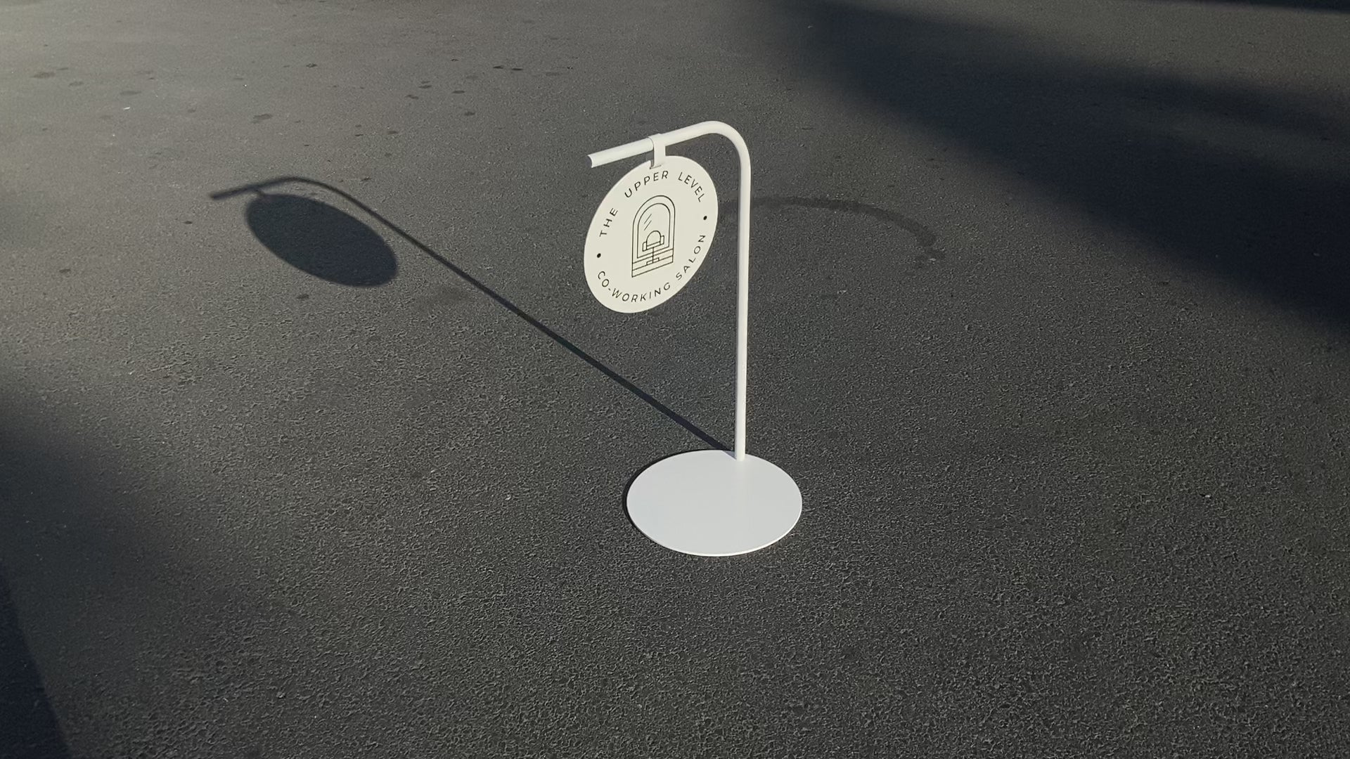 Round panel sidewalk sign with personalized printing options. Great for restaurants and boutiques, offering a stylish and effective way to attract customers.

