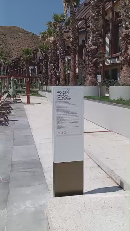Outdoor Totem Sign – Modern Wayfinding & Information Board