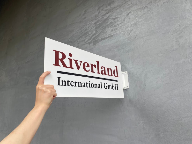 Our versatile rectangular blade sign features double-sided printing and allows for custom sizing, color, and logo. Ideal for small businesses, cafes, and restaurants, this high-quality sign effectively promotes your brand. Made from durable metal, it’s designed for both indoor and outdoor applications.